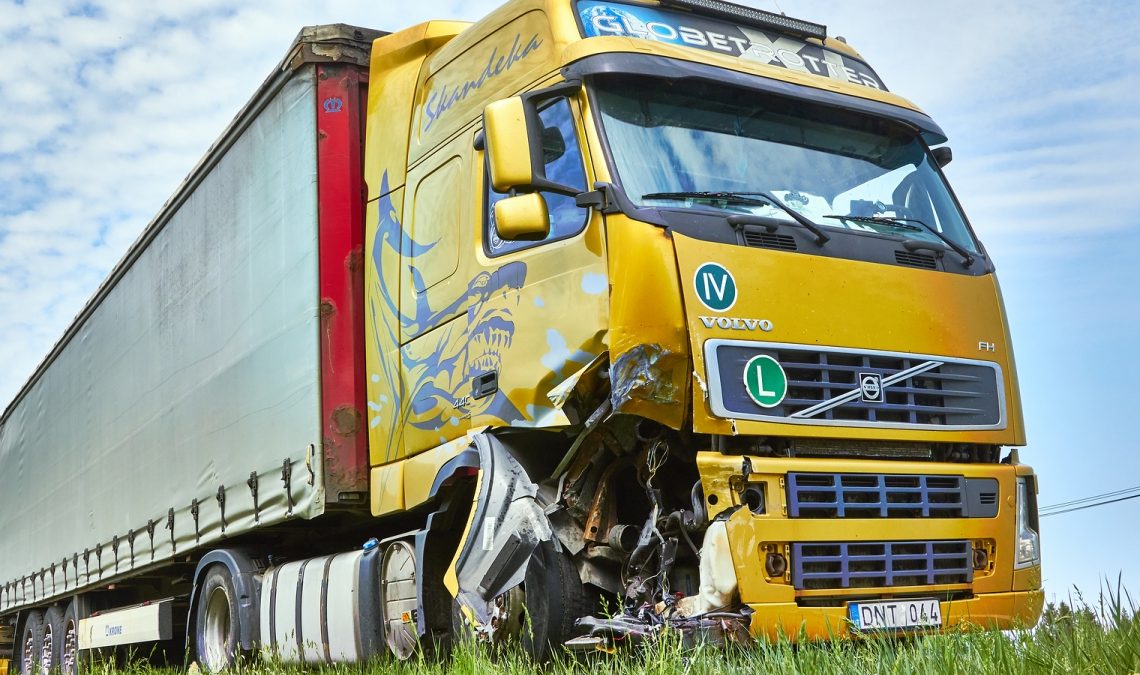 Got Into a Truck Accident? Here Are The Dos and Don’ts!
