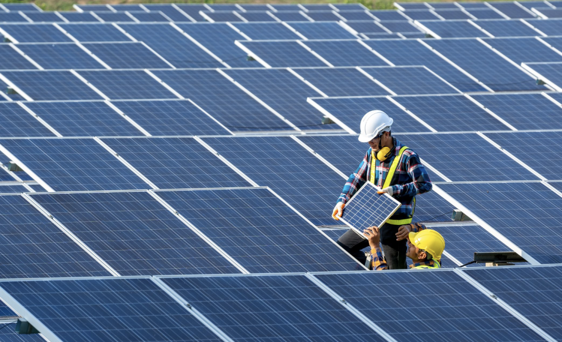 Commercial Benefits of Using Solar Rooftop Panels for Businesses