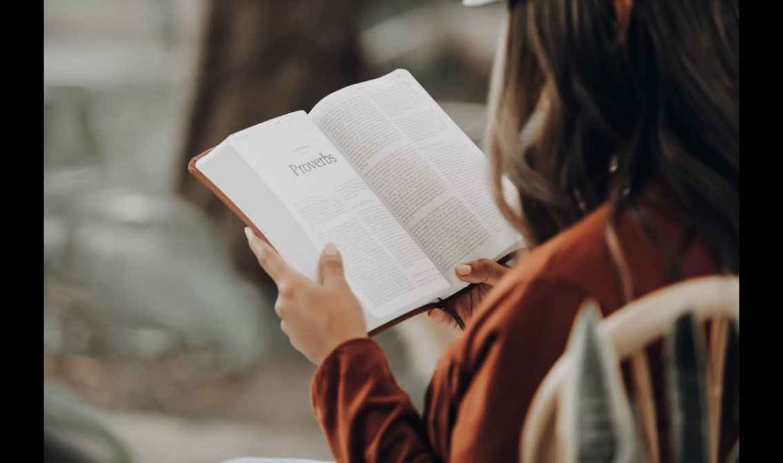 5 Reasons Why More People Today Choose to Read 01