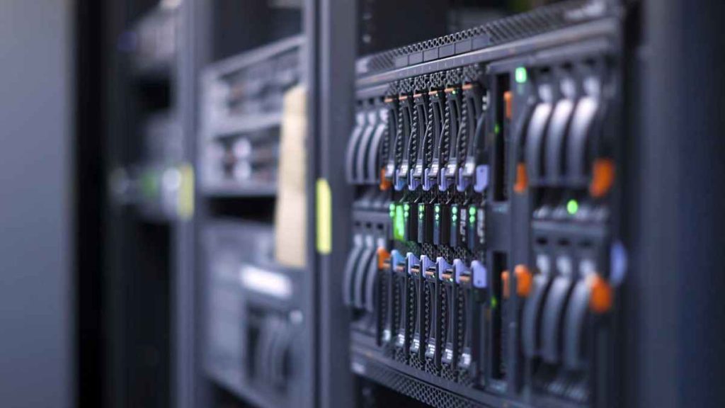 Picking Between Dedicated Servers and VPS at USA Datacenter