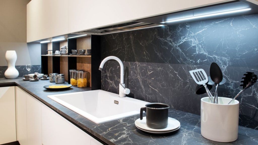 Why an interior designer would recommend kitchen splashbacks