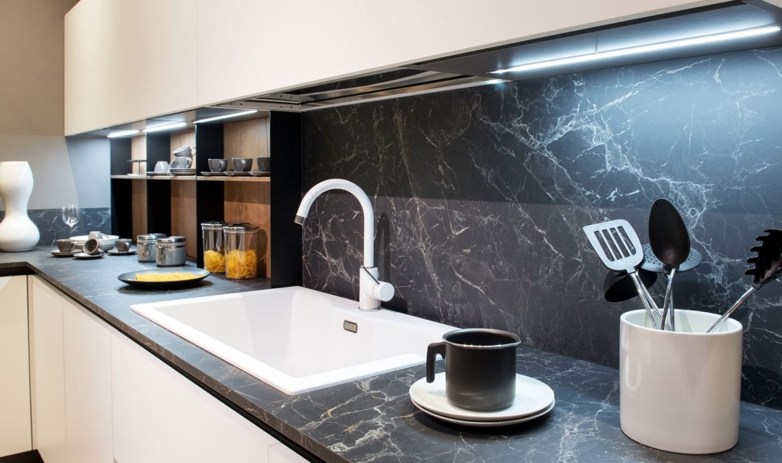 Why an interior designer would recommend kitchen splashbacks