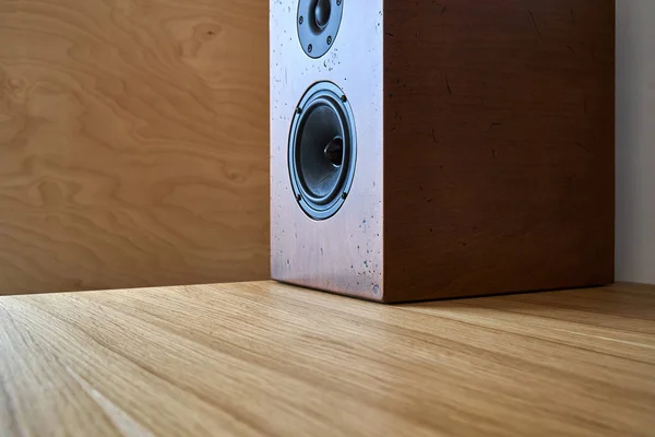 Image 1 of Understanding the Essentials of Bookshelf Speakers
